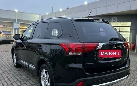 Mitsubishi Outlander III рестайлинг 3, 2016 год, 1 380 000 рублей, 6 фотография