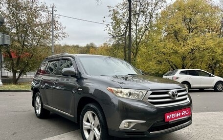 Toyota Highlander III, 2011 год, 1 979 000 рублей, 3 фотография