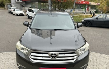 Toyota Highlander III, 2011 год, 1 979 000 рублей, 2 фотография