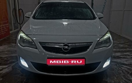 Opel Astra J, 2012 год, 830 000 рублей, 2 фотография