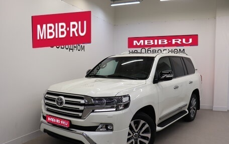 Toyota Land Cruiser 200, 2017 год, 7 450 000 рублей, 1 фотография