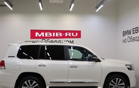 Toyota Land Cruiser 200, 2017 год, 7 450 000 рублей, 6 фотография