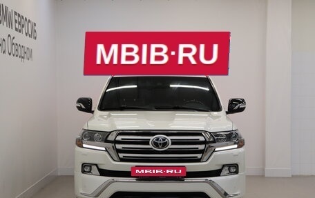 Toyota Land Cruiser 200, 2017 год, 7 450 000 рублей, 3 фотография