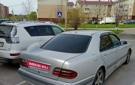 Mercedes-Benz E-Класс, 2001 год, 455 000 рублей, 4 фотография