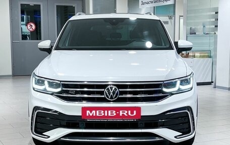 Volkswagen Tiguan II, 2021 год, 4 199 000 рублей, 3 фотография