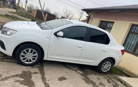 Renault Logan II, 2019 год, 850 000 рублей, 6 фотография