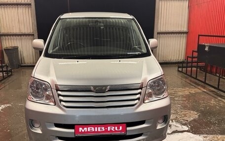 Toyota Noah III, 2002 год, 836 000 рублей, 2 фотография