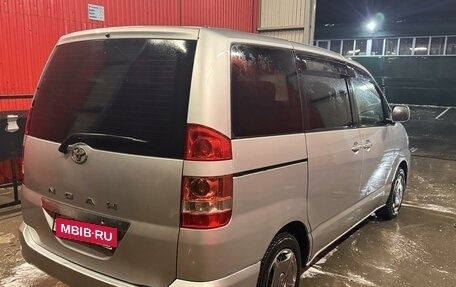 Toyota Noah III, 2002 год, 836 000 рублей, 4 фотография