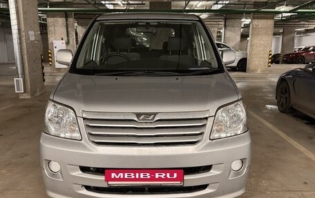 Toyota Noah III, 2002 год, 836 000 рублей, 20 фотография