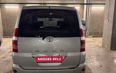 Toyota Noah III, 2002 год, 836 000 рублей, 24 фотография