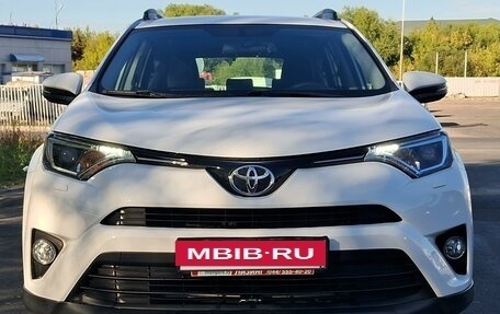 Toyota RAV4, 2015 год, 2 950 000 рублей, 4 фотография