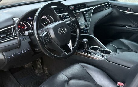 Toyota Camry, 2019 год, 2 950 000 рублей, 4 фотография