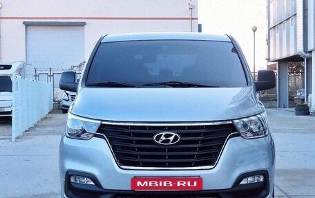 Hyundai Grand Starex Grand Starex I рестайлинг 2, 2020 год, 2 987 000 рублей, 2 фотография