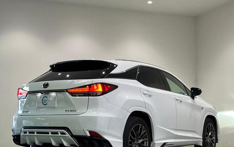 Lexus RX IV рестайлинг, 2022 год, 4 180 000 рублей, 7 фотография