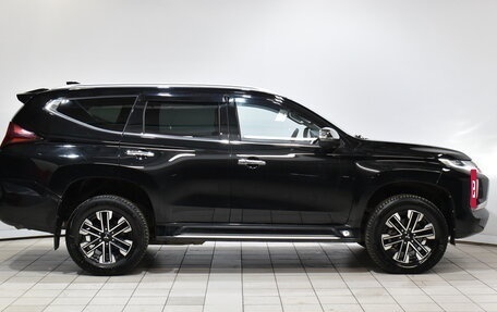 Mitsubishi Pajero Sport III рестайлинг, 2021 год, 4 399 000 рублей, 5 фотография