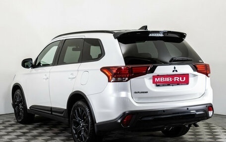 Mitsubishi Outlander III рестайлинг 3, 2021 год, 3 100 000 рублей, 7 фотография