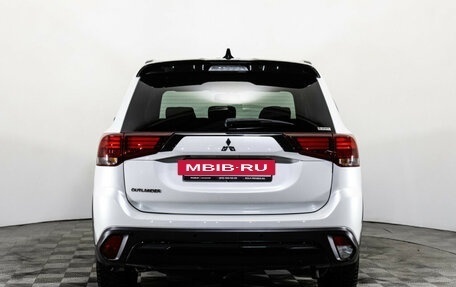 Mitsubishi Outlander III рестайлинг 3, 2021 год, 3 100 000 рублей, 6 фотография