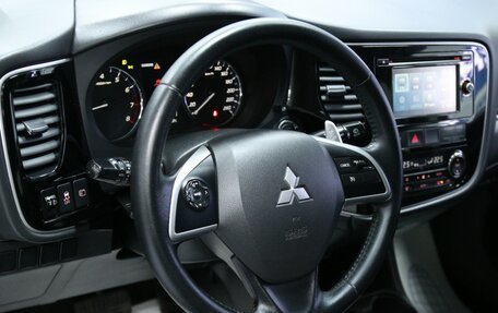 Mitsubishi Outlander III рестайлинг 3, 2013 год, 1 818 000 рублей, 17 фотография