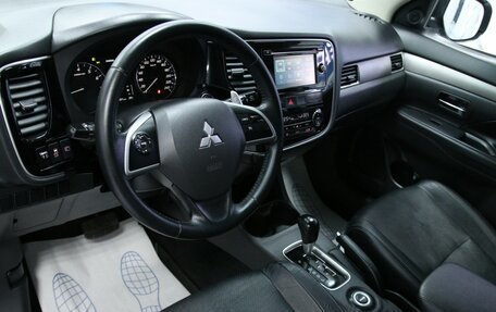 Mitsubishi Outlander III рестайлинг 3, 2013 год, 1 818 000 рублей, 18 фотография