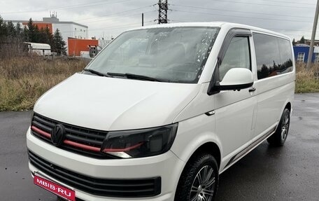 Volkswagen Caravelle T6 рестайлинг, 2015 год, 3 299 000 рублей, 1 фотография