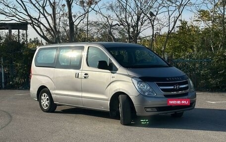 Hyundai Grand Starex Grand Starex I рестайлинг 2, 2014 год, 1 800 000 рублей, 4 фотография