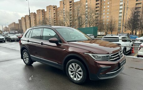 Volkswagen Tiguan II, 2020 год, 2 620 000 рублей, 3 фотография