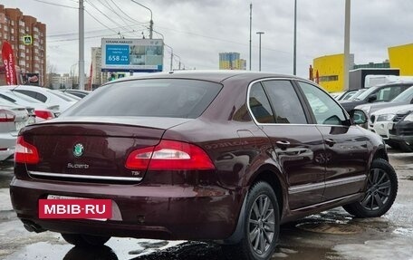 Skoda Superb III рестайлинг, 2011 год, 999 000 рублей, 3 фотография