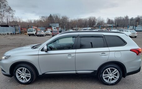 Mitsubishi Outlander III рестайлинг 3, 2021 год, 3 350 000 рублей, 10 фотография