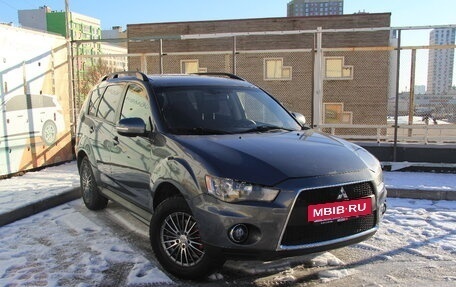 Mitsubishi Outlander III рестайлинг 3, 2011 год, 1 055 000 рублей, 2 фотография