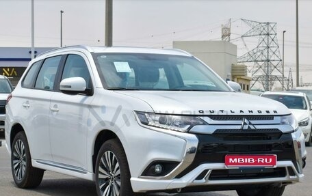 Mitsubishi Outlander III рестайлинг 3, 2022 год, 2 650 000 рублей, 1 фотография