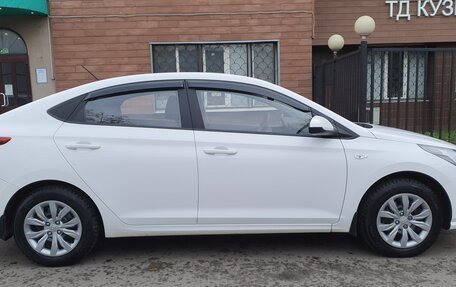 Hyundai Solaris II рестайлинг, 2022 год, 1 800 000 рублей, 4 фотография