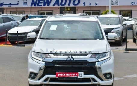 Mitsubishi Outlander III рестайлинг 3, 2022 год, 2 650 000 рублей, 2 фотография