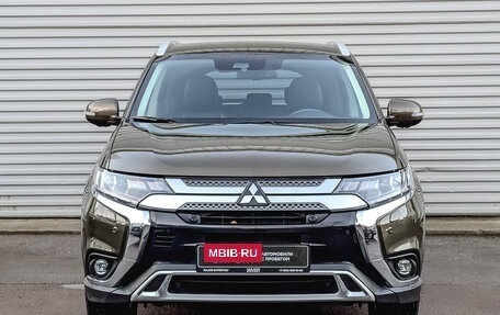 Mitsubishi Outlander III рестайлинг 3, 2020 год, 3 400 000 рублей, 2 фотография