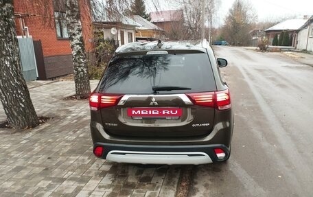 Mitsubishi Outlander III рестайлинг 3, 2019 год, 2 400 000 рублей, 8 фотография