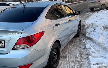 Hyundai Solaris II рестайлинг, 2011 год, 650 000 рублей, 5 фотография