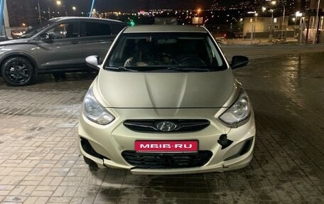 Hyundai Solaris II рестайлинг, 2011 год, 495 000 рублей, 1 фотография