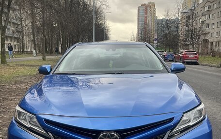 Toyota Camry, 2018 год, 2 300 000 рублей, 2 фотография