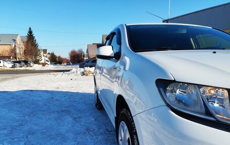 Renault Logan II, 2017 год, 870 000 рублей, 5 фотография