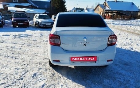 Renault Logan II, 2017 год, 870 000 рублей, 10 фотография