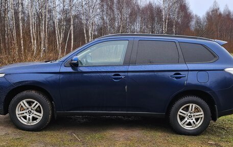 Mitsubishi Outlander III рестайлинг 3, 2014 год, 1 675 000 рублей, 8 фотография