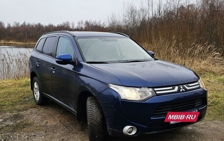 Mitsubishi Outlander III рестайлинг 3, 2014 год, 1 675 000 рублей, 3 фотография