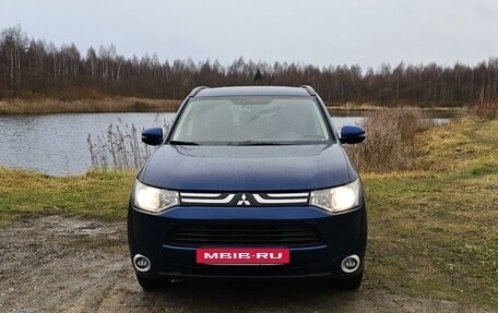 Mitsubishi Outlander III рестайлинг 3, 2014 год, 1 675 000 рублей, 2 фотография