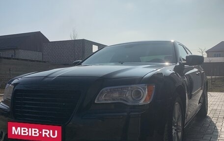 Chrysler 300C II, 2012 год, 1 750 000 рублей, 2 фотография