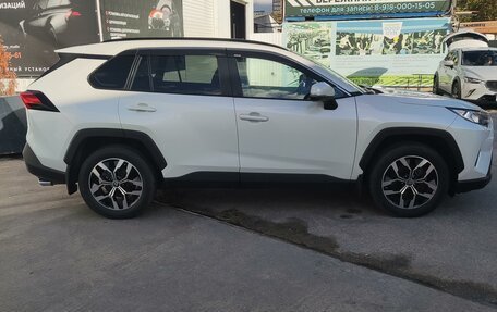 Toyota RAV4, 2021 год, 3 800 000 рублей, 7 фотография