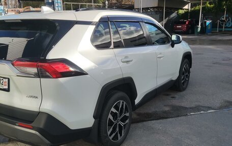 Toyota RAV4, 2021 год, 3 800 000 рублей, 6 фотография