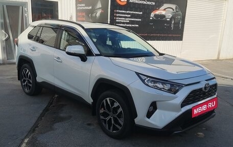 Toyota RAV4, 2021 год, 3 800 000 рублей, 8 фотография