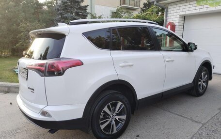 Toyota RAV4, 2015 год, 2 285 000 рублей, 3 фотография