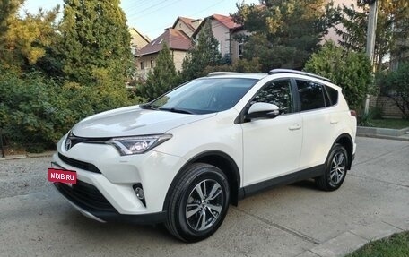 Toyota RAV4, 2015 год, 2 285 000 рублей, 6 фотография