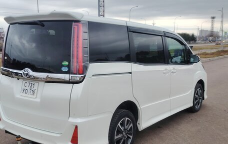 Toyota Noah III, 2020 год, 3 400 000 рублей, 7 фотография