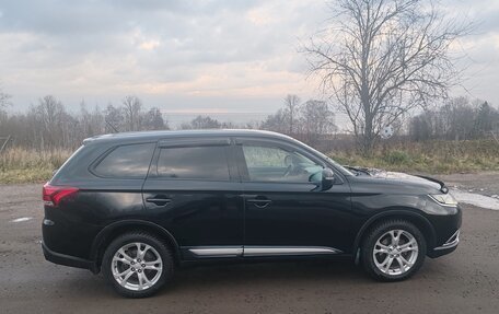 Mitsubishi Outlander III рестайлинг 3, 2016 год, 1 900 000 рублей, 12 фотография